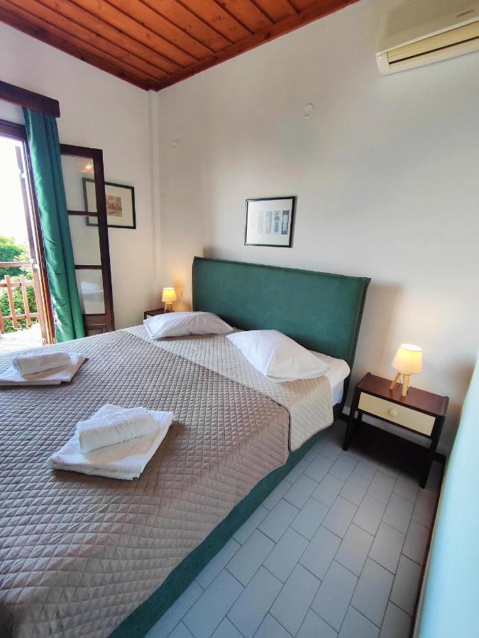 Hotel Vrionis Áyios Dhimítrios エクステリア 写真