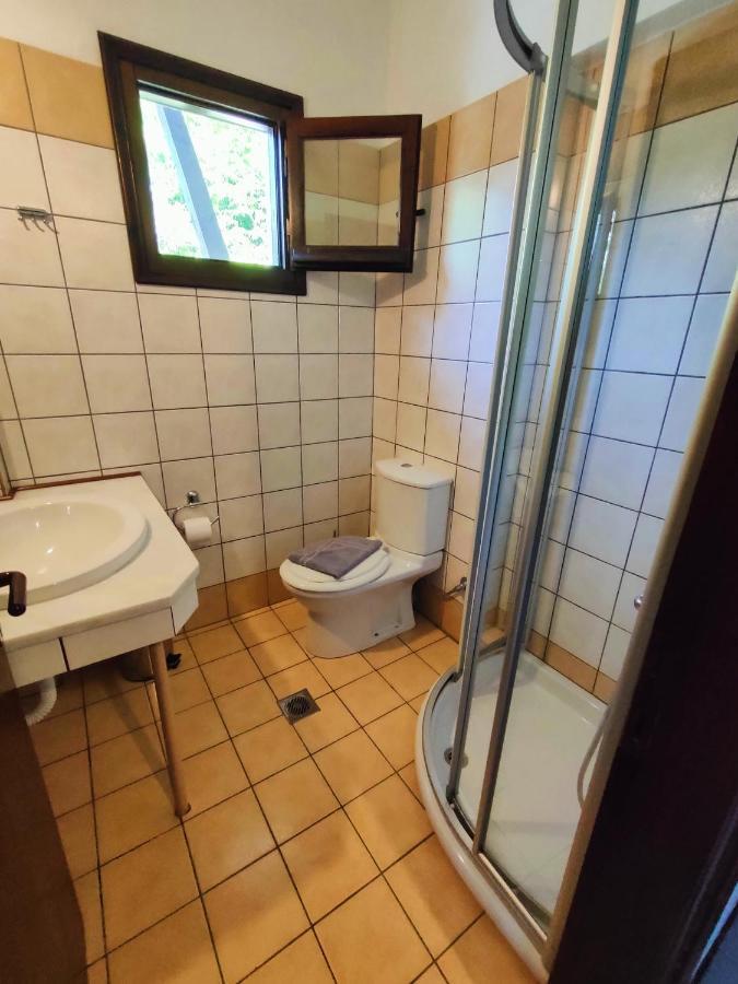 Hotel Vrionis Áyios Dhimítrios エクステリア 写真
