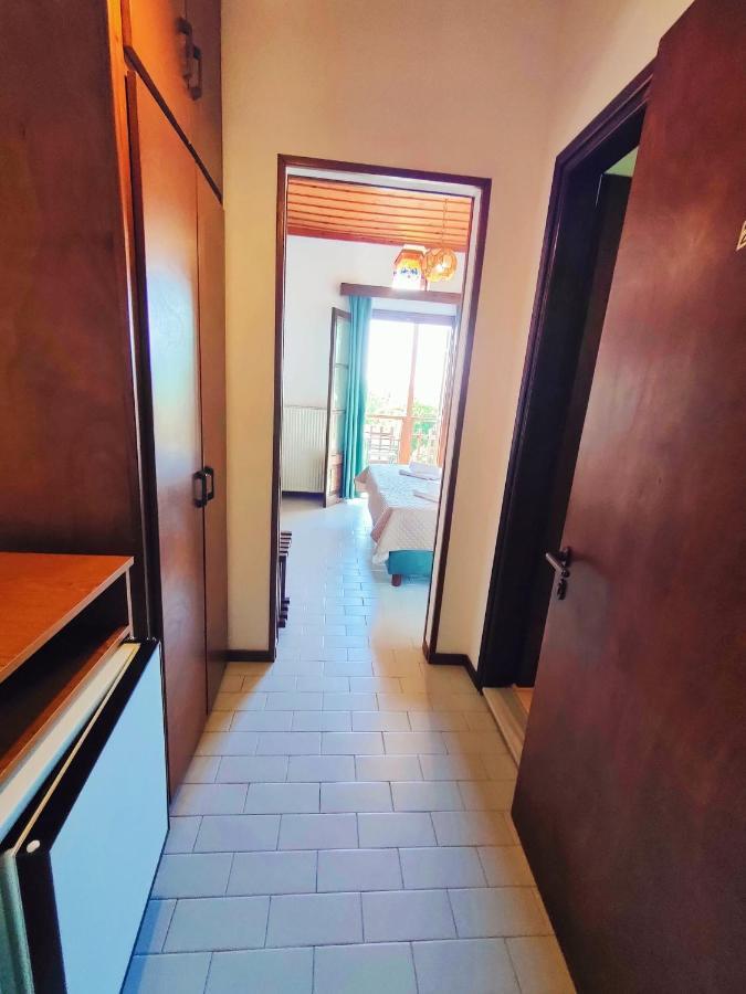 Hotel Vrionis Áyios Dhimítrios エクステリア 写真