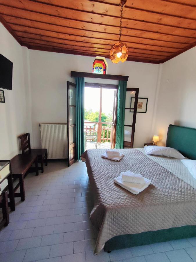 Hotel Vrionis Áyios Dhimítrios エクステリア 写真