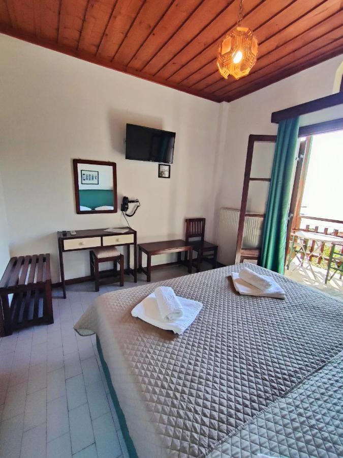 Hotel Vrionis Áyios Dhimítrios エクステリア 写真