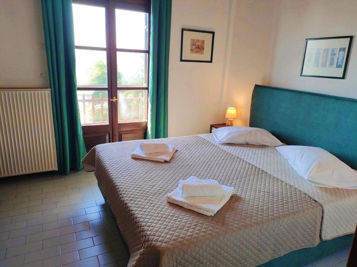 Hotel Vrionis Áyios Dhimítrios エクステリア 写真