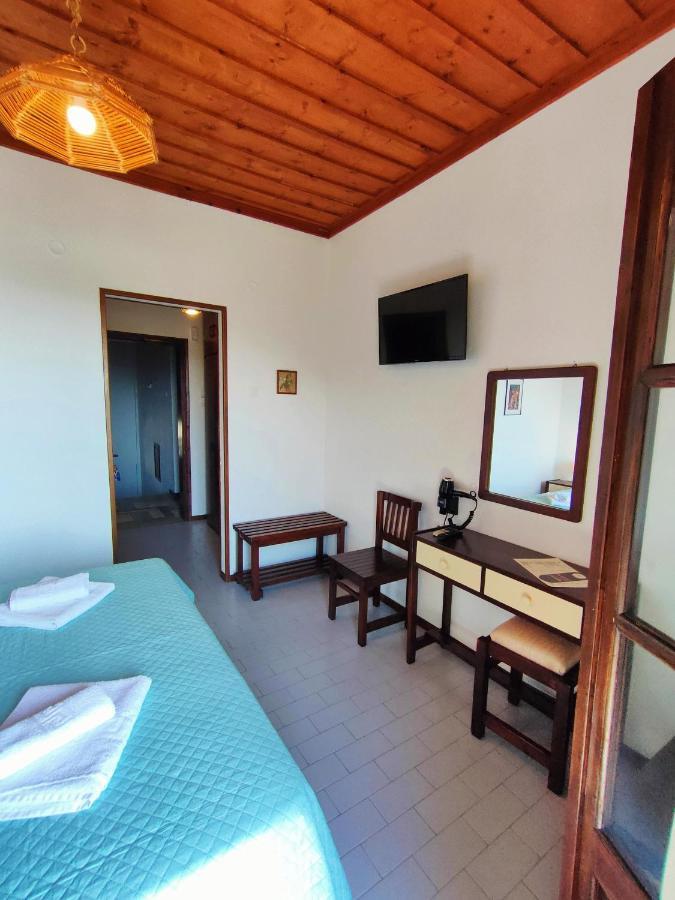 Hotel Vrionis Áyios Dhimítrios エクステリア 写真