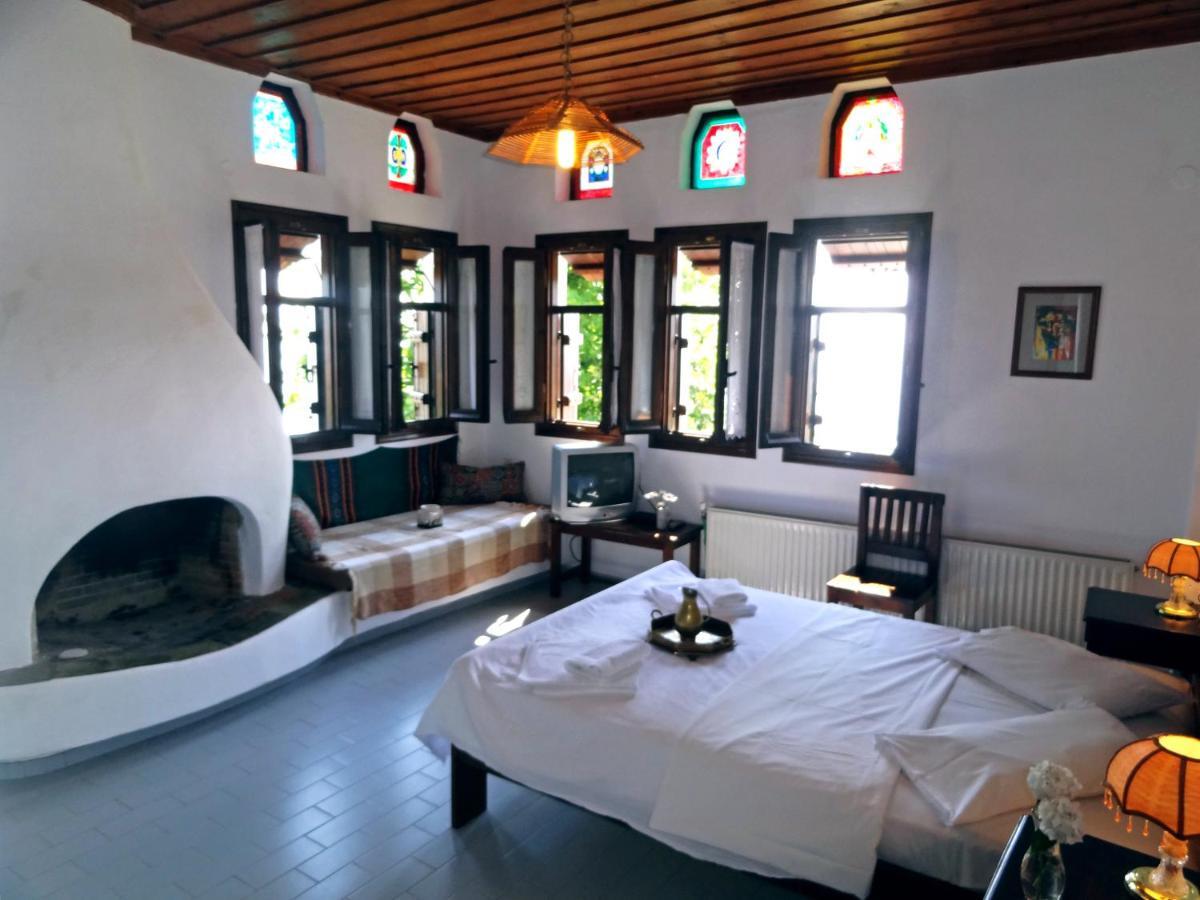 Hotel Vrionis Áyios Dhimítrios エクステリア 写真